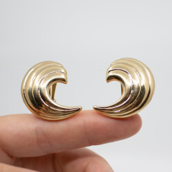 Pierre Lang goldene Ohrclips 'Welle' Groesse