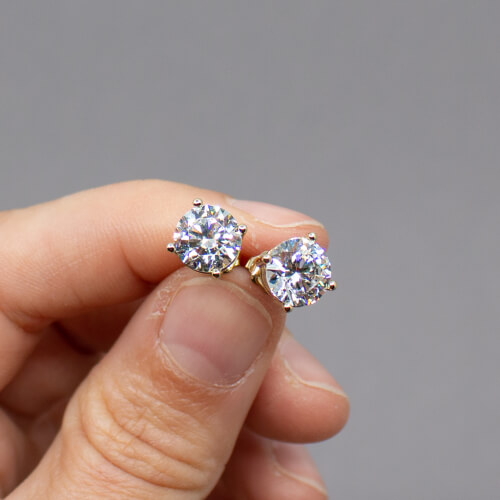 Pierre Lang goldene Ohrstecker mit Glitzerstein Groesse