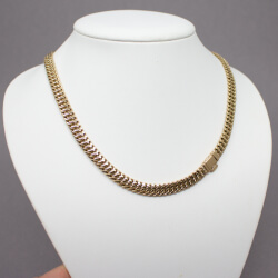 Pierre Lang goldene Panzerkette, inkl. Samt-Etui Bild 3 Pierre Lang goldene Panzerkette Tragebeispiel