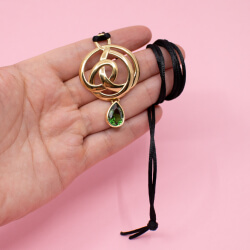 Pierre Lang goldener Anhänger mit grünen Tropfen Bild 2 Pierre Lang goldener Anhaenger gruener Stein Groesse