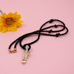 Pierre Lang goldener Anhänger 'Wassertropfen' Pierre Lang goldener Anhaenger weisser Stein