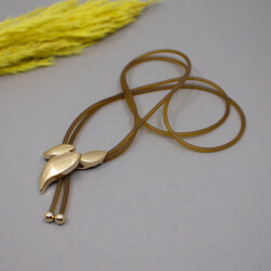 Pierre Lang Kautschuk-Kette mit Anhänger 'Blätter' Pierre Lang Gummi-Kette mit Anhaenger Detail