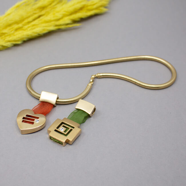 Pierre Lang edle Schlangenkette mit Wechselanhänger Bild 1 Pierre Lang Kette mit Stoff-Anhaenger Front