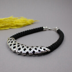 Pierre Lang Kordelkette Eleganz in Silber & Schwarz Pierre Lang Kordel-Kette mit silbernem Anhaenger