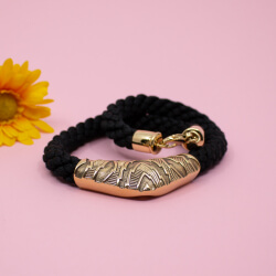 Pierre Lang Seidenkordel mit goldenem Mittelteil Pierre Lang Kordelkette goldenes Ornament