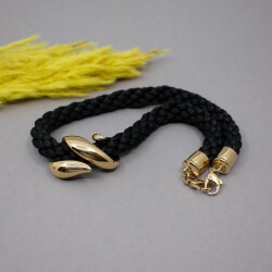 Pierre Lang breite Kordelkette mit goldener Spirale Pierre Lang Kordelkette mit Anhaenger Detail