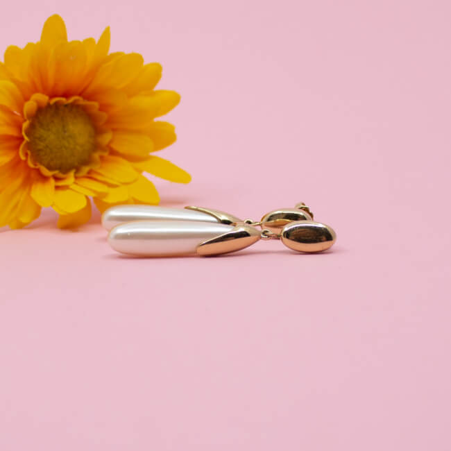 Pierre Lang Ohrringe mit langen 'Tropfenperlen' Bild 1 Pierre Lang Ohrringe Wachsperle Front