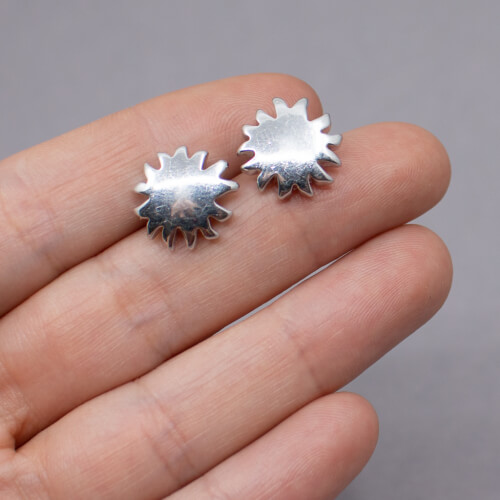 Pierre Lang silbernder Ohrring Sonne Detail