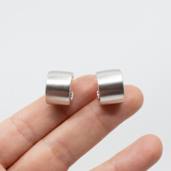 Pierre Lang zeitlose Creolen hochwertig Rhodiniert Bild 3 Pierre Lang silberne gebuerstete Creolen