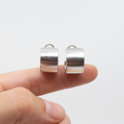 Pierre Lang zeitlose Creolen hochwertig Rhodiniert Bild 2 Pierre Lang silberne gebuerstete Creolen Groesse