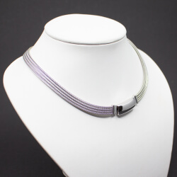 Pierre Lang silberne Magnet-Kette Tragebeispiel