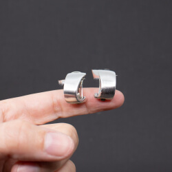 Pierre Lang moderne Ohrclips, satinierte Oberfläche Bild 3 Pierre Lang silberne OhrClips mattiert Groesse