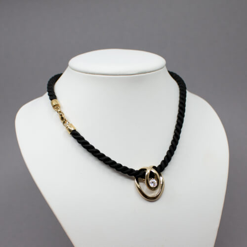 Pierre Lang Stoff-Halskette mit goldenem Anhaenger