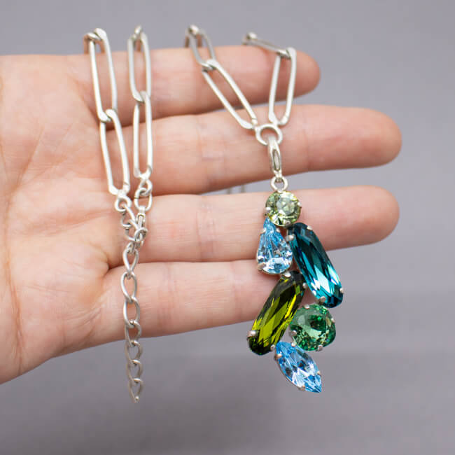 RASPE Berlin, Halskette mit farbigen Glas-Anhänger Bild 1 Raspe Berlin Halskette mit Anhaenger Detail