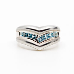 Ring 925 Silber geschwungene Form blaue Zirkonia Front