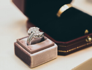 Antiker Ring in einer Schmuckbox