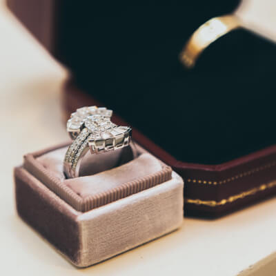 Antiker Ring in einer Schmuckbox