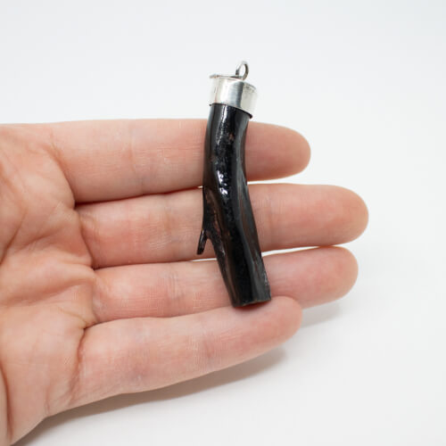 schwarze Koralle Ast mit 925 Kappe Groesse