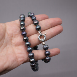 schwarze Perlen-Kette mit 925er SchmuckSchliesse Groesse