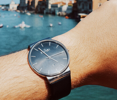 Skagen Uhr an Handgelenk