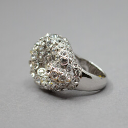 silberner großer Swarovski Ring Detail