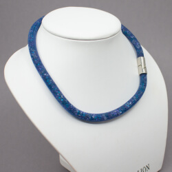 Swarovski blaue Halskette Tragebeispiel