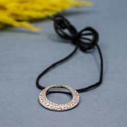 Swarovski Damenkette mit silbernen Oval