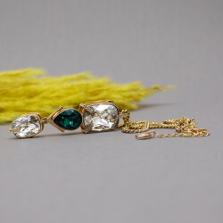 Swarovski Kette & Glitzer-Anhänger, inkl. Samt Etui Swarovski goldene Kette 'Drop' liegend