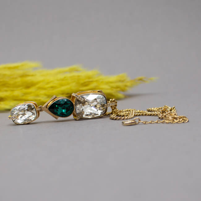 Swarovski goldene Kette 'Drop' liegend