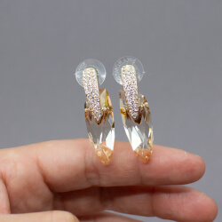 Swarovski goldene Ohrringe 'Glitzertropfen' Groesse