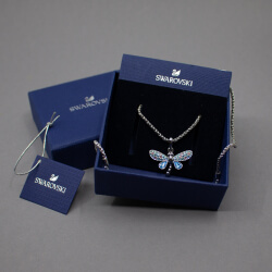 Swarovski Kette mit Libellenanhänger inkl. OVP Swarovski Kette mit Schmetterling inkl OVP Detail