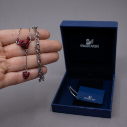 Swarovski Kette mit Teufel-Herz mit Hörnern Detail