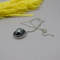 Swarovski Damenkette aus der Serie 'Vita' Swarovski silberne Kette 'schwarzes Auge' Detail