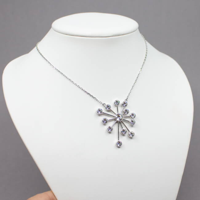 Swarovski silberne Schneeflocke Tragebeispiel
