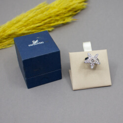 Swarovski zeitloser Cocktailring 'Stern' Bild 2 Swarovski silberner Ring 'Stern' Dettail