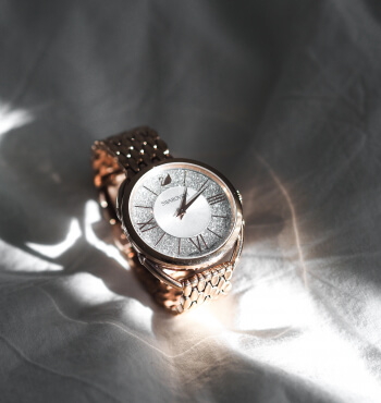 funkelnde Swarovski Uhr