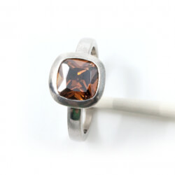 TCM 925 Silber Ring roter Zirkon Front