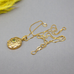 Vintage AmDoublé Kette & Anhänger mit grünem Stein Detail