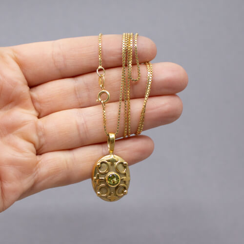 Vintage AmDoublé Kette & Anhänger mit grünem Stein Groesse