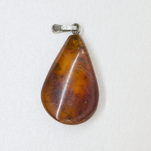 Fischland Bernstein-Anhaenger aus 800er Antik-Silber