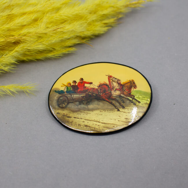 Russische Brosche 'Troika' Fedoskino, 1970 signiert Bild 1 Vintage Brosche Miniaturmalerei