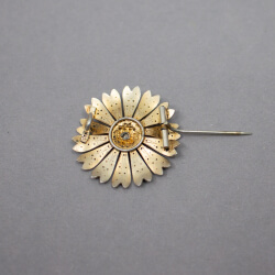 Vintage Daisy Blume Brosche Rueckseite