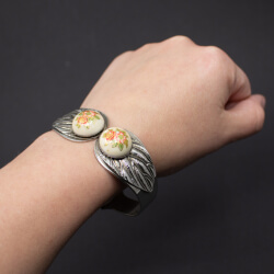 Vintage Metall Armspange Tragebeispiel