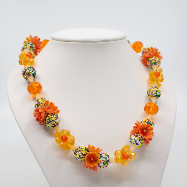 60er Mid Century Flower Power Sommerkette Bild 1 Vintage Plastik-Blumen Kette Front