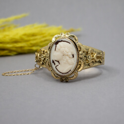 goldenes Whiting & Davis Klapp-Armband mit Kamee Whiting & Davis goldene Armspange Kamee