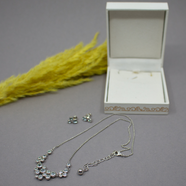 Liora Schmuckset mit glitzernden Swarovski Elements Bild 1 Liora TCC Edelstahl Schmuck Set mit Swarovski-Elemente