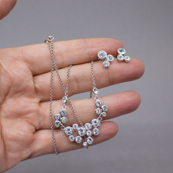 Liora Schmuckset mit glitzernden Swarovski Elements Bild 3 Liora TCC Edelstahl Schmuck Set mit Swarovski-Elemente Groesse