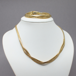 Elegantes goldfarbenes Schmuckset, Springbock-Punze Bild 2 Springbock-Punze vergoldetes Set Tragebeispiel
