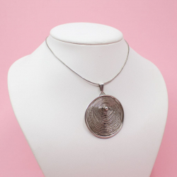 Art Deco Anhänger Toni Riik 935 Silber, 925er Kette Bild 2 Toni Riik Anhänger 935er Silber + 925er Kette Tragebeispiel